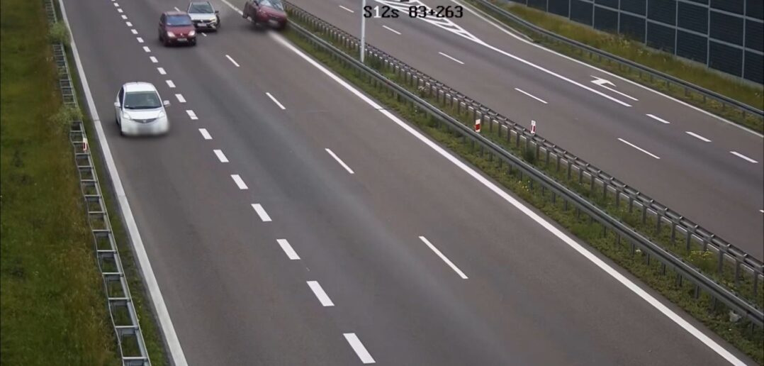 Tragiczny wypadek na drodze S12 w Wierzchowiskach: Cztery osoby, w tym 8-letnie dziecko, trafiły do szpitala